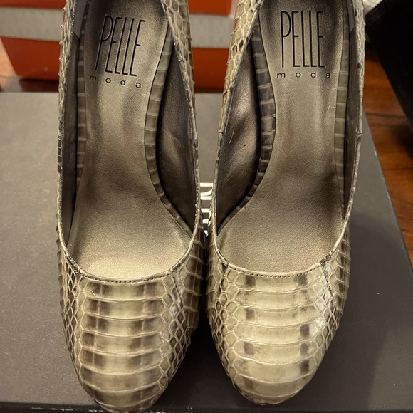 New Pelle Moda high heels pump size 5.5. Snake pattern. - Picture 4 of 9